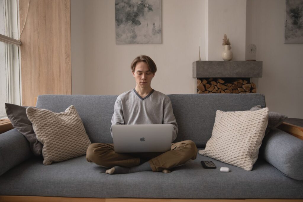 Online Therapy vs In-Person Therapy: Which Is Right for You?